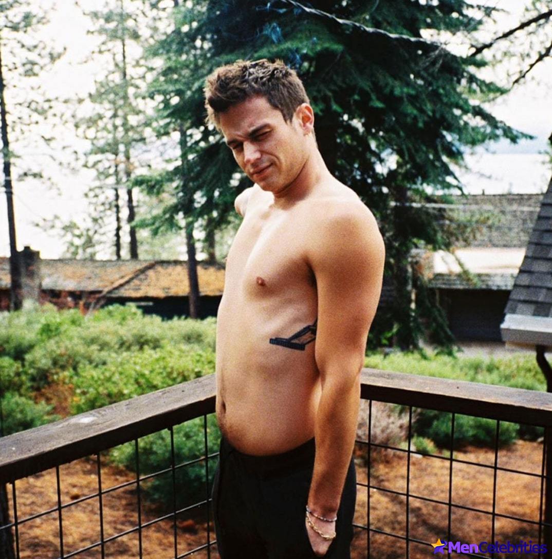Brandon Flynn naked and hot