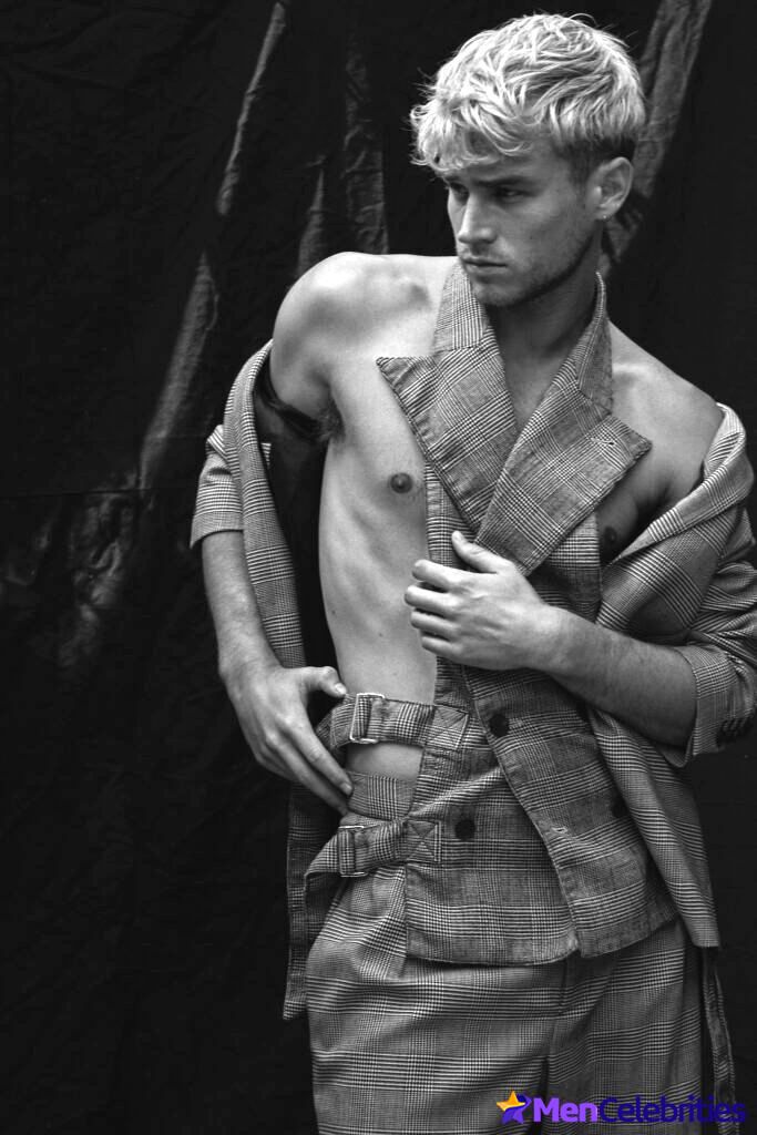 Brandon Flynn naked and hot