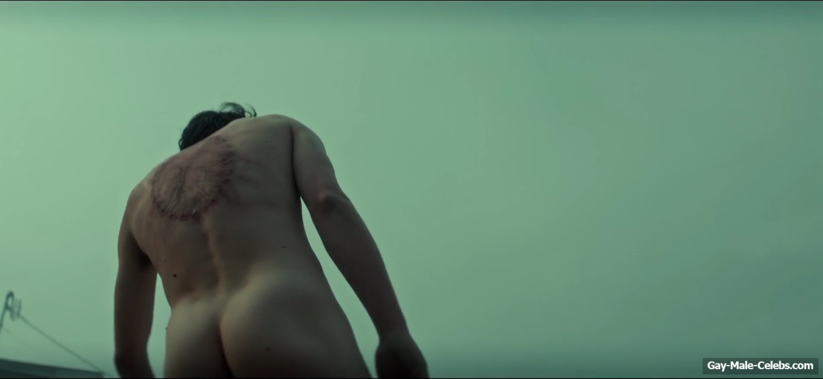 Charlie Heaton Nude And Erotic Scenes in Below