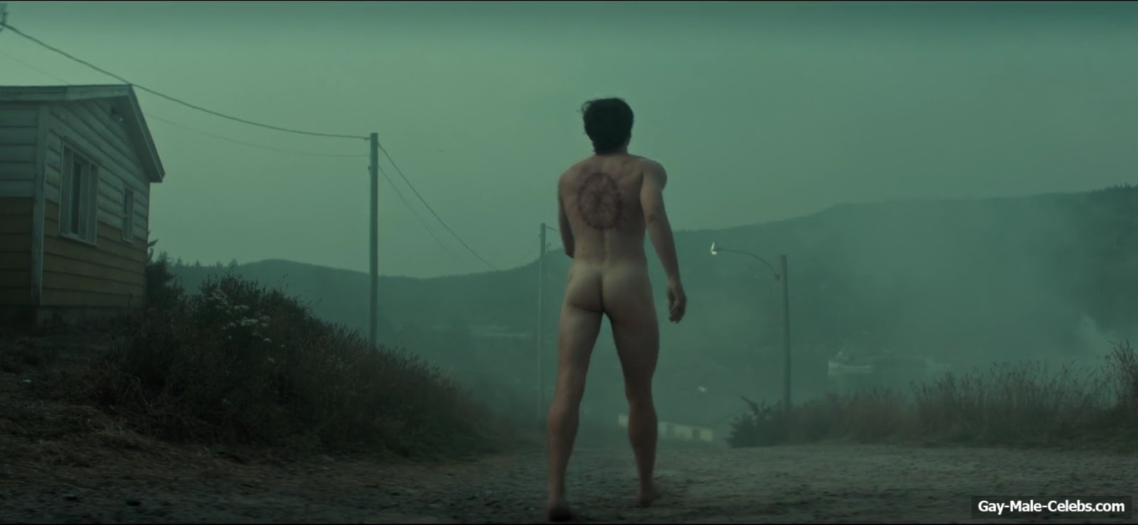 Charlie Heaton Nude And Erotic Scenes in Below