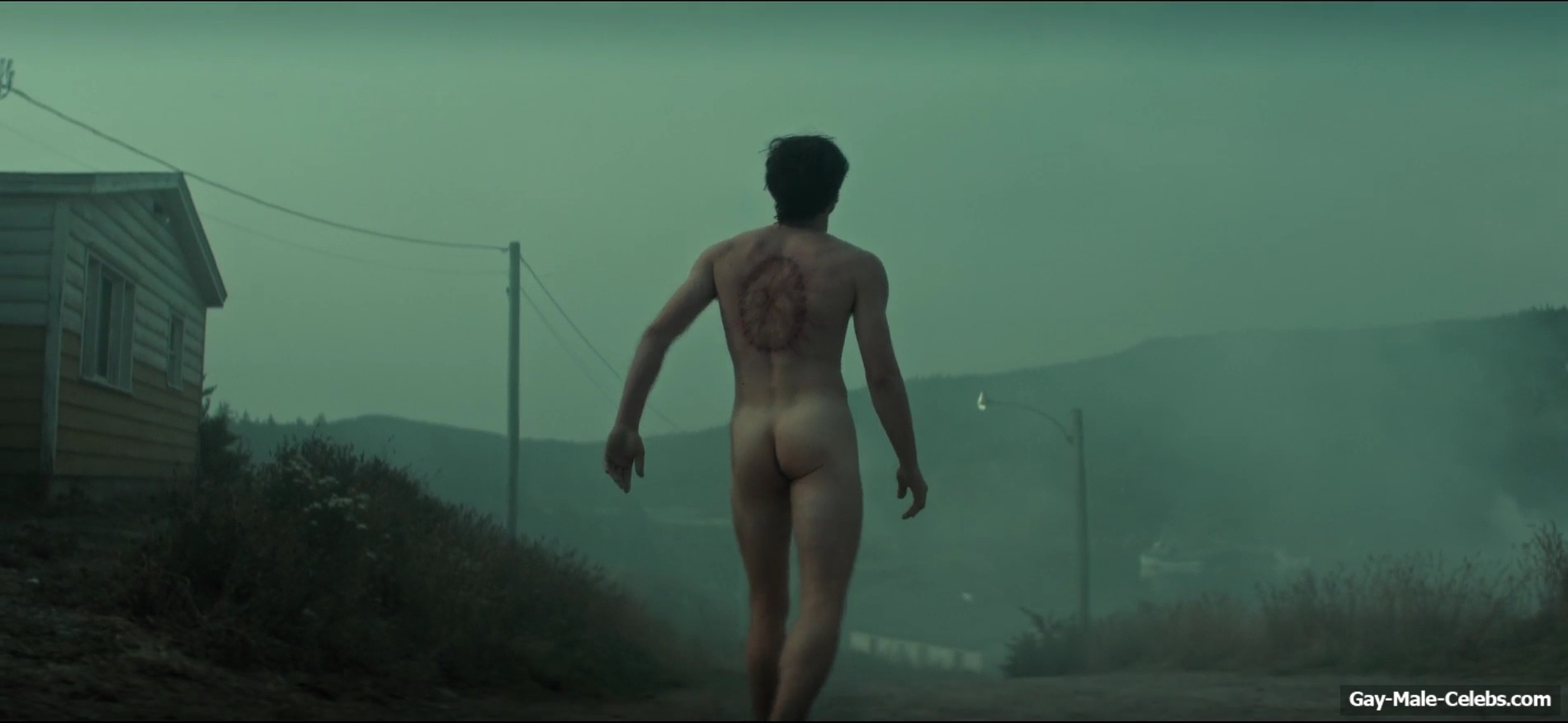 Charlie Heaton Nude And Erotic Scenes in Below