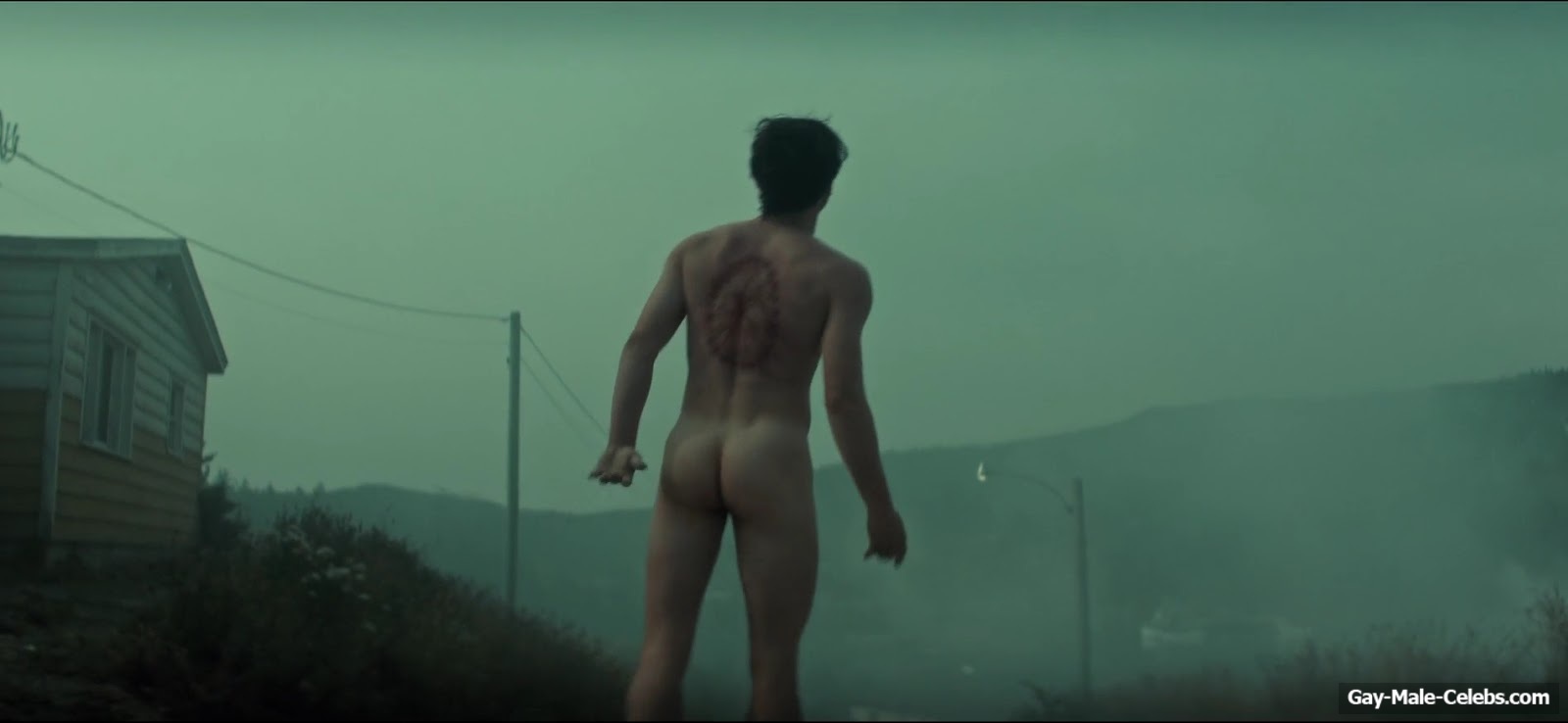 Charlie Heaton Nude And Erotic Scenes in Below