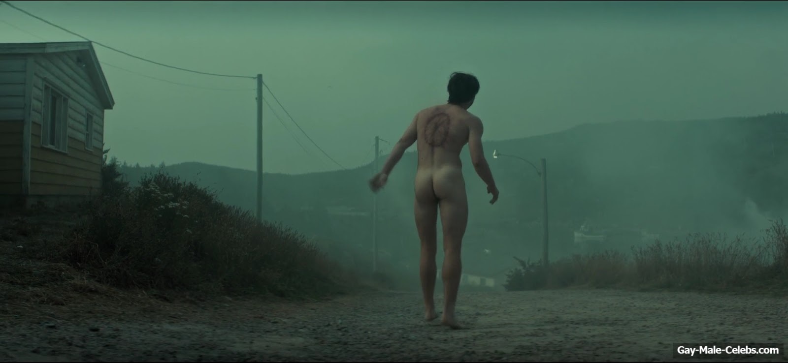 Charlie Heaton Nude And Erotic Scenes in Below