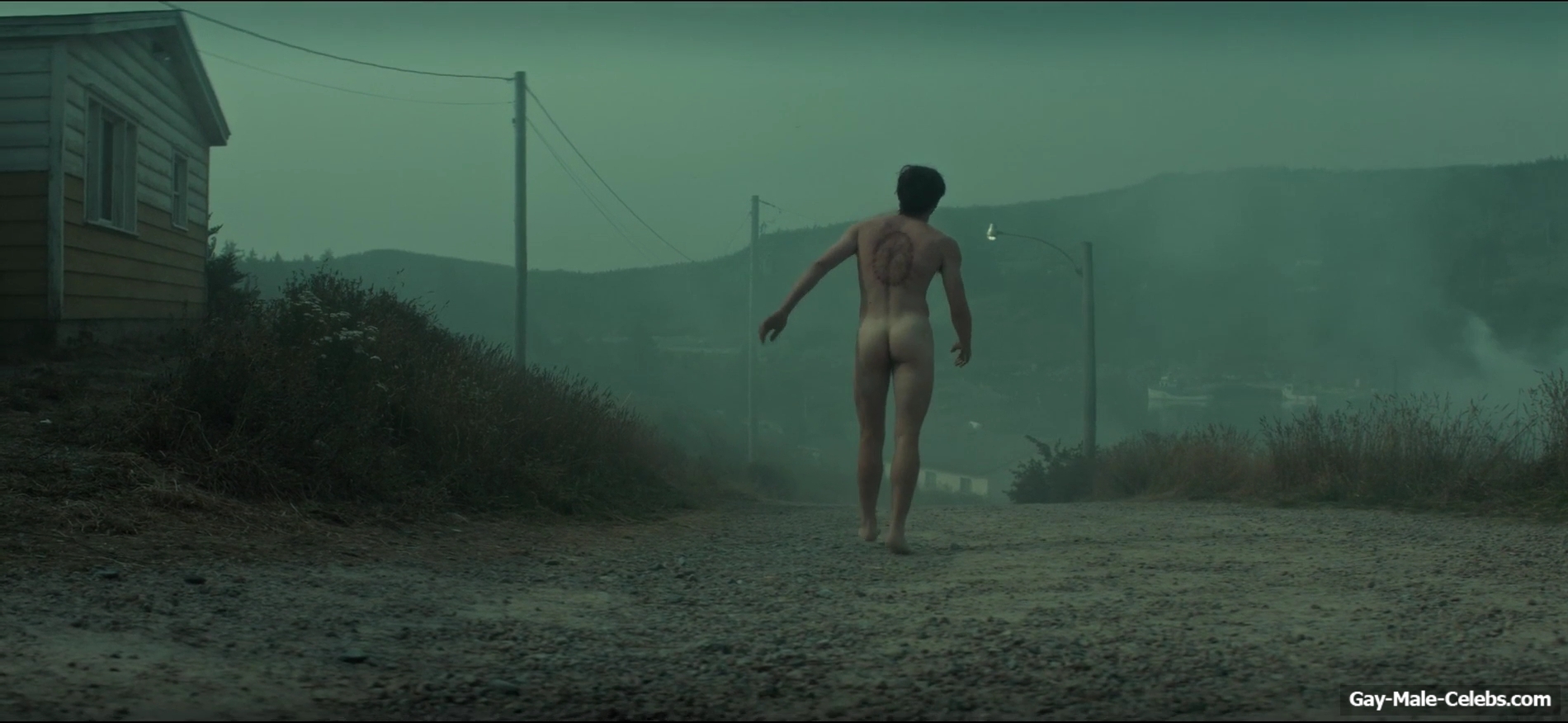 Charlie Heaton Nude And Erotic Scenes in Below