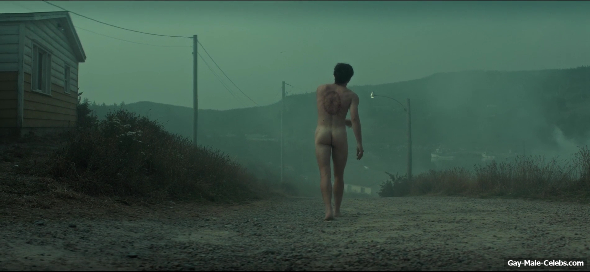 Charlie Heaton Nude And Erotic Scenes in Below