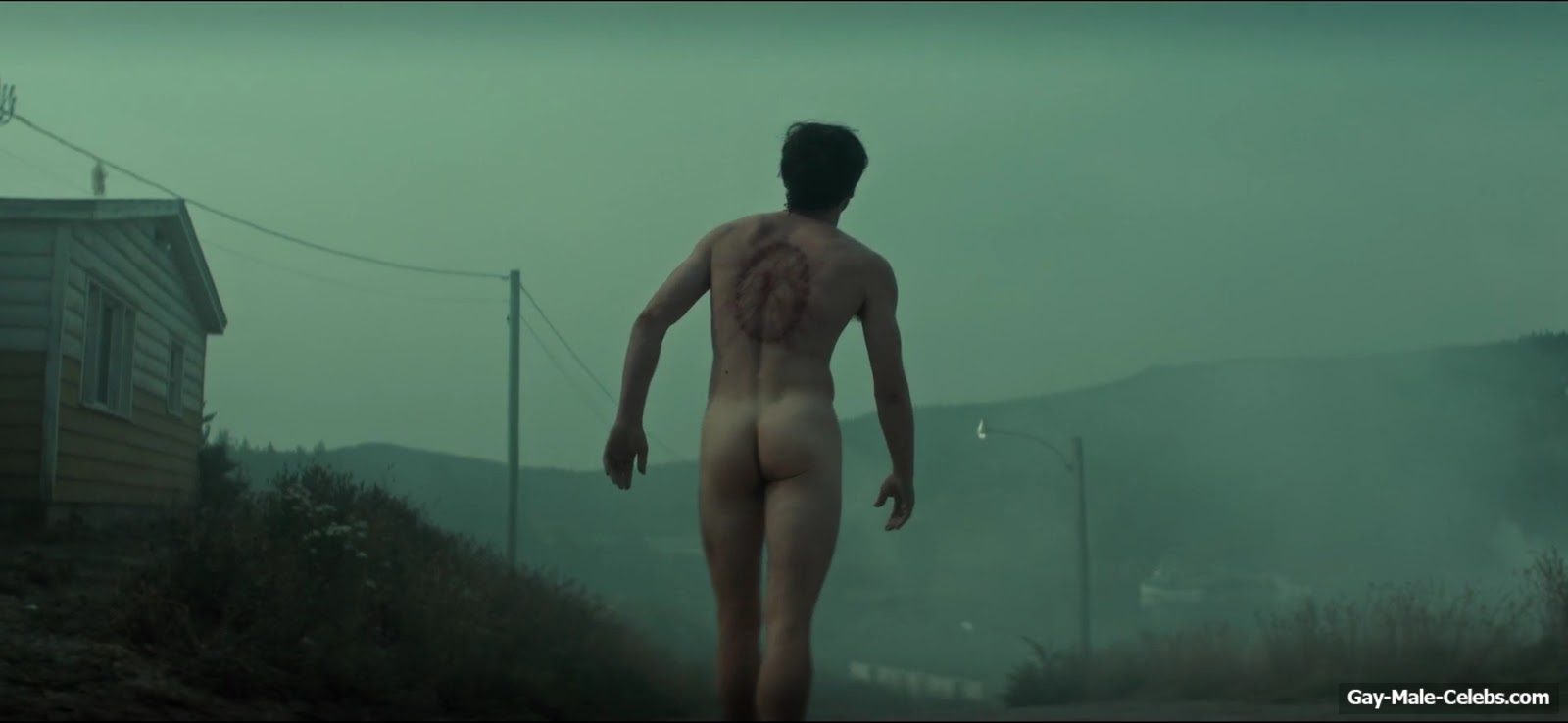Charlie Heaton Nude And Erotic Scenes in Below