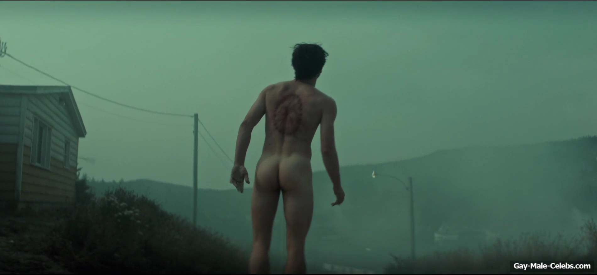 Charlie Heaton Nude And Erotic Scenes in Below