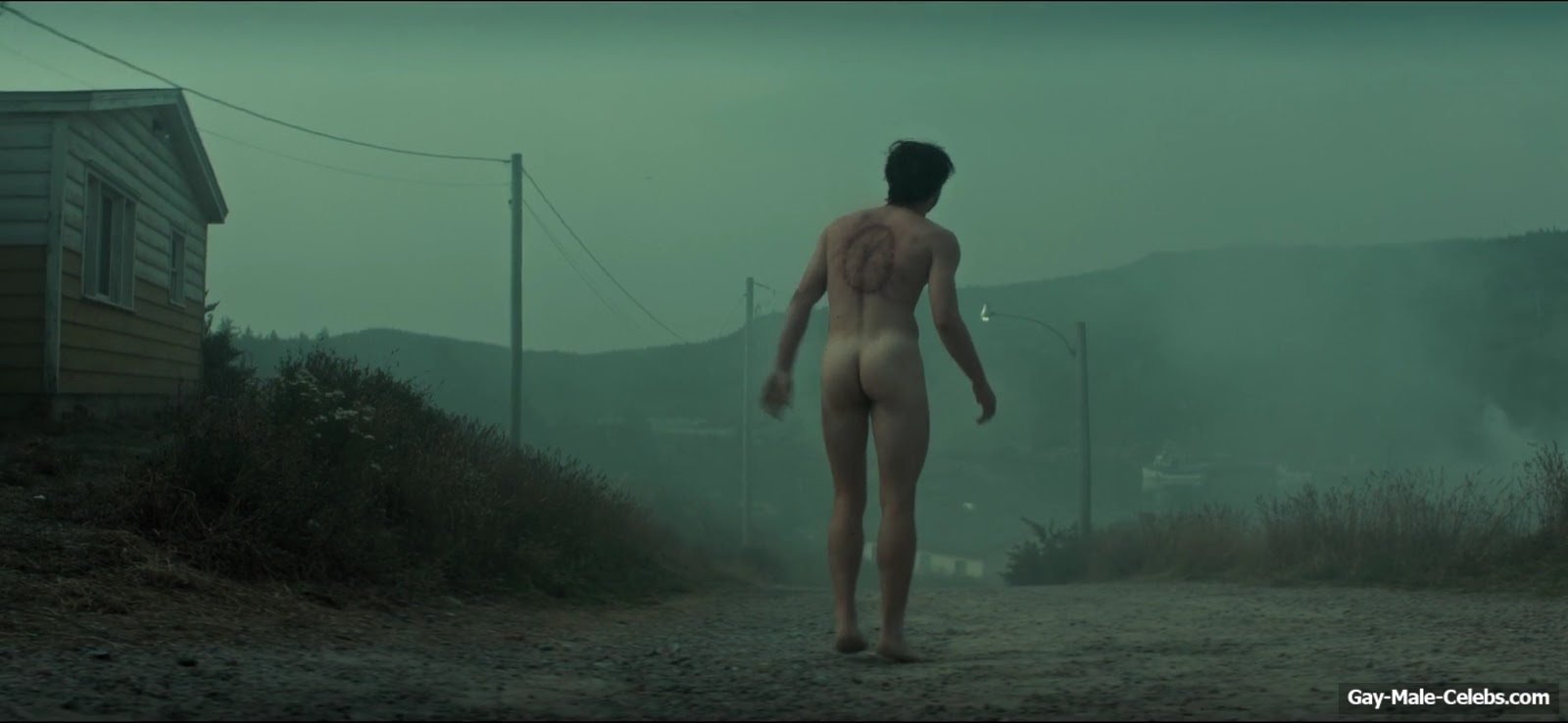 Charlie Heaton Nude And Erotic Scenes in Below