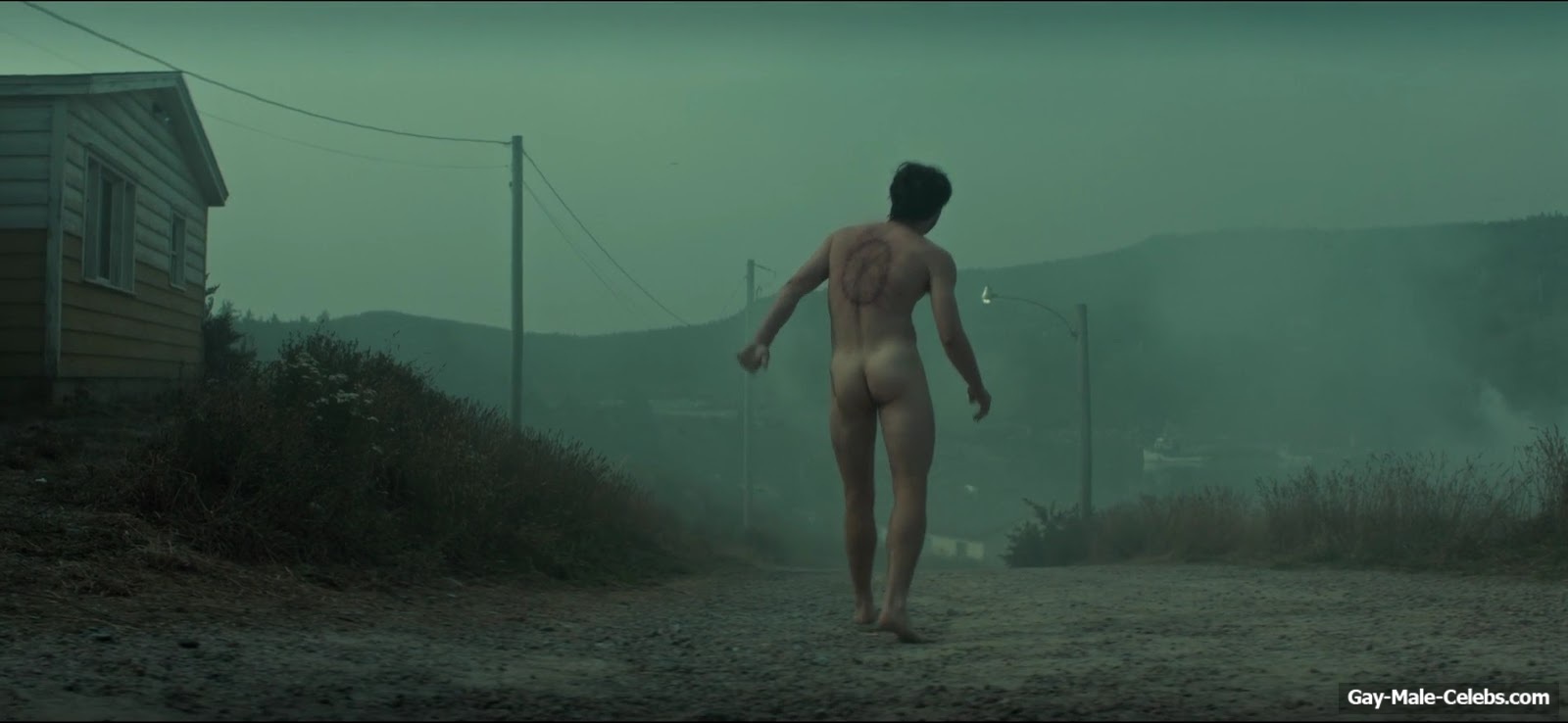 Charlie Heaton Nude And Erotic Scenes in Below