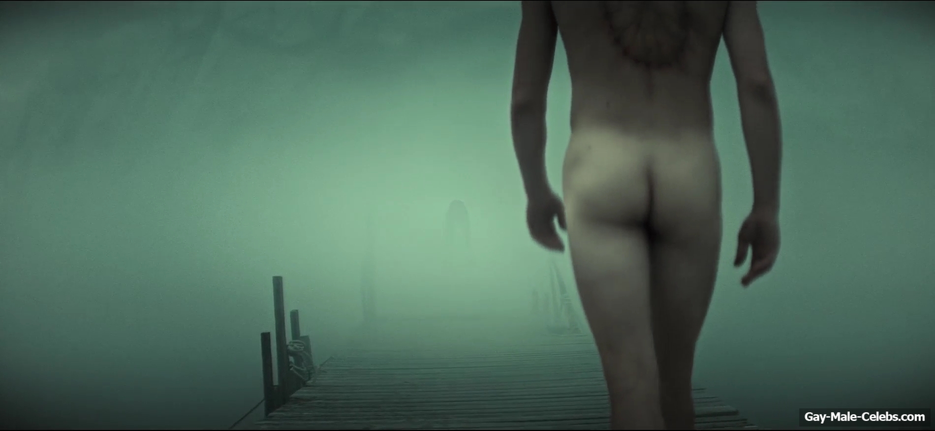 Charlie Heaton Nude And Erotic Scenes in Below