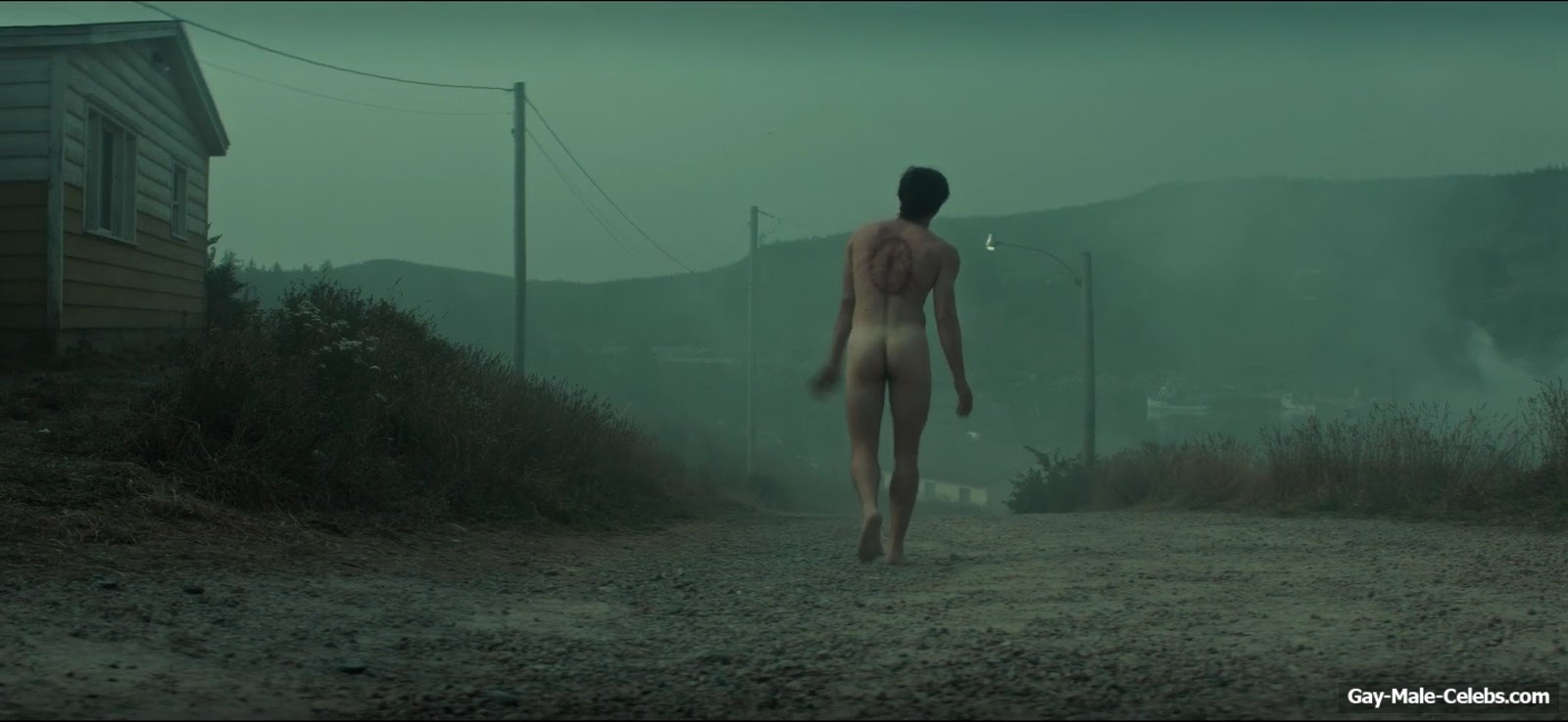 Charlie Heaton Nude And Erotic Scenes in Below