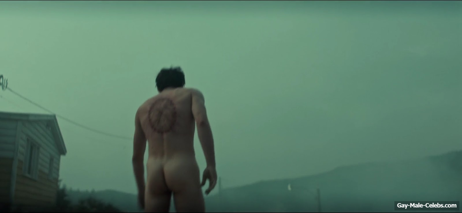 Charlie Heaton Nude And Erotic Scenes in Below