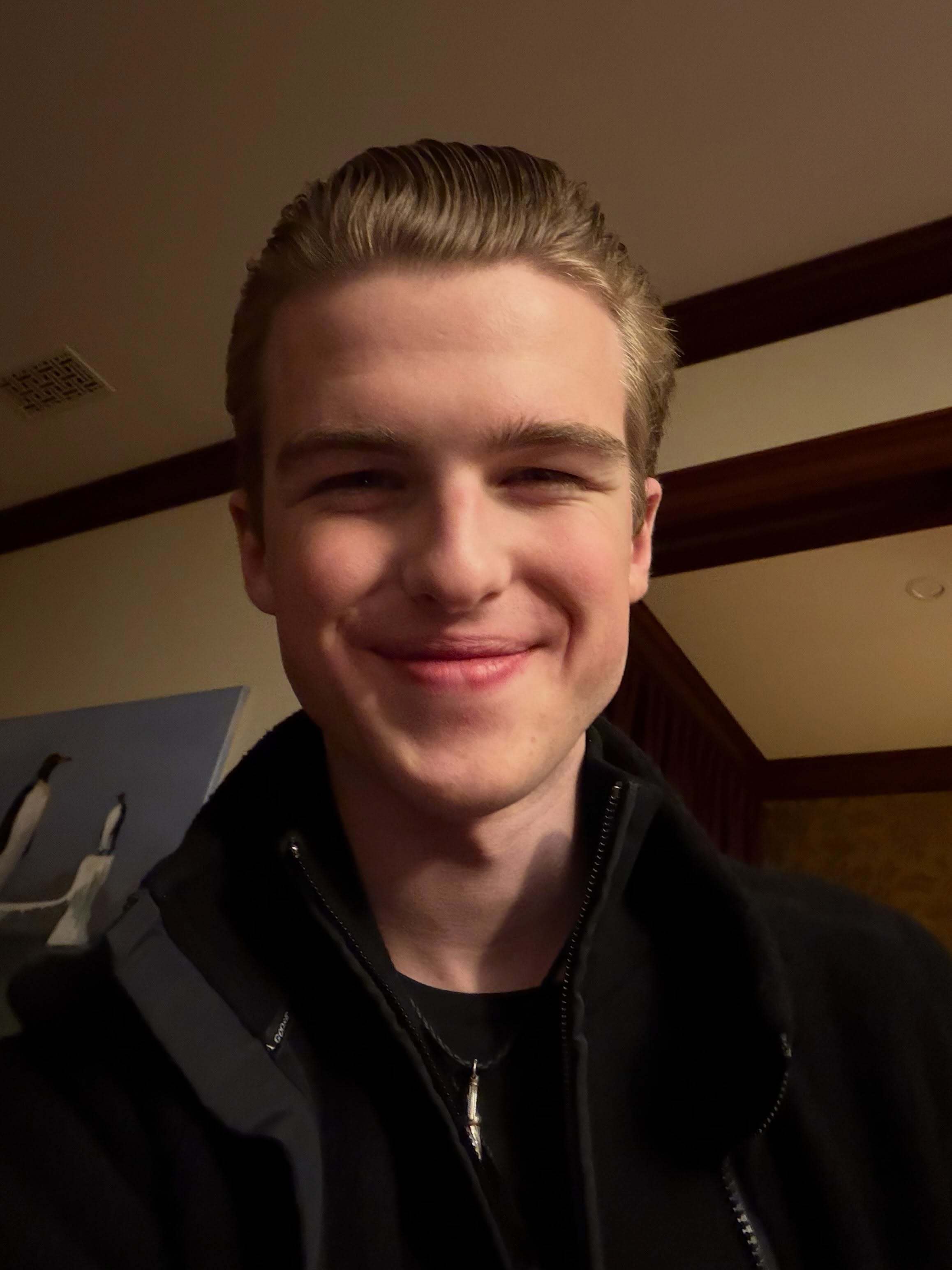 Iain Armitage Sexy Selfie Photos Collection