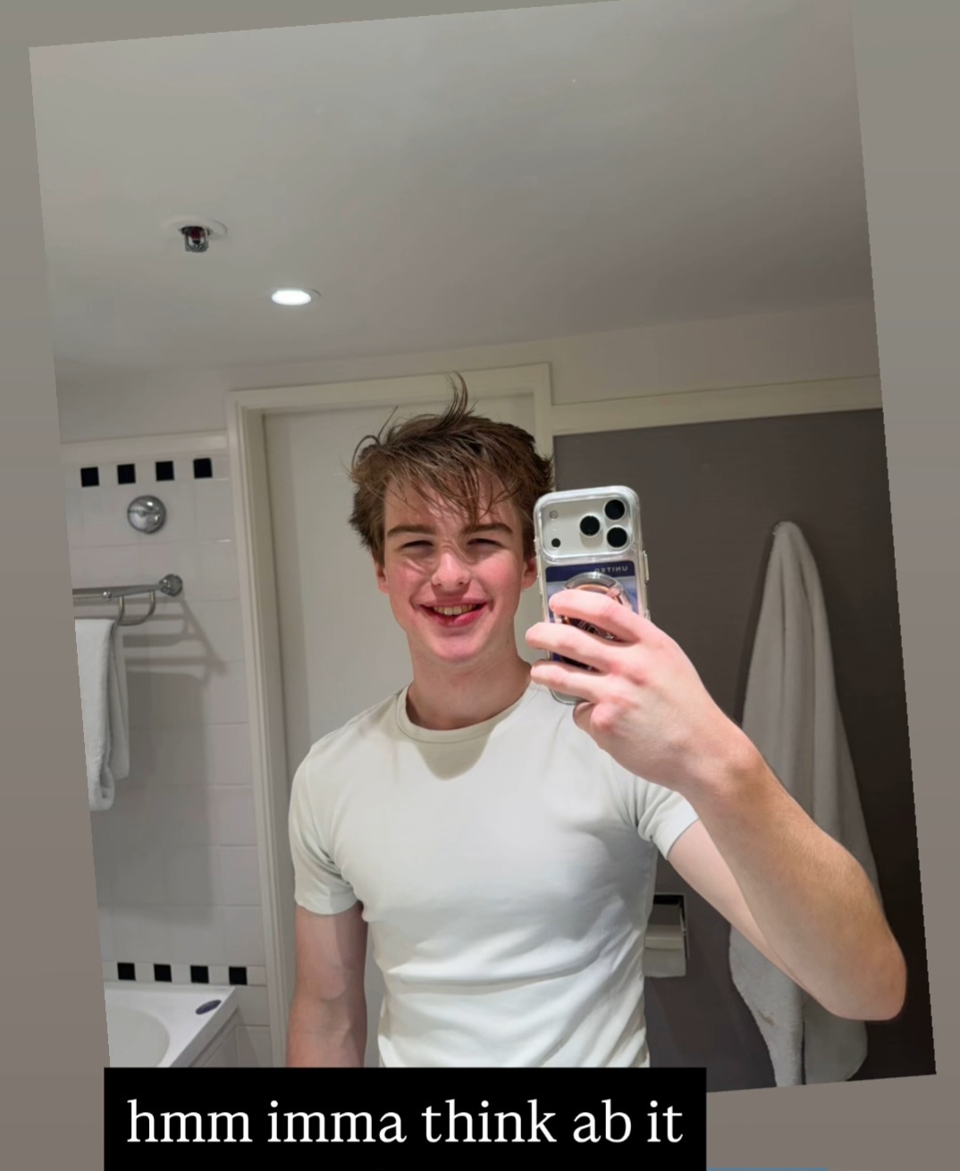 Iain Armitage Sexy Selfie Photos Collection