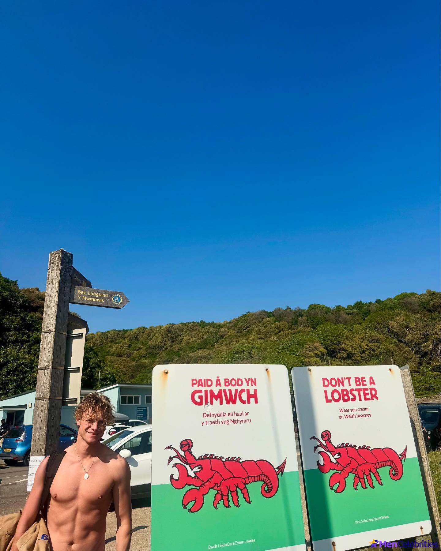 Tom Rhys Harries shirtless and cock bulge pics