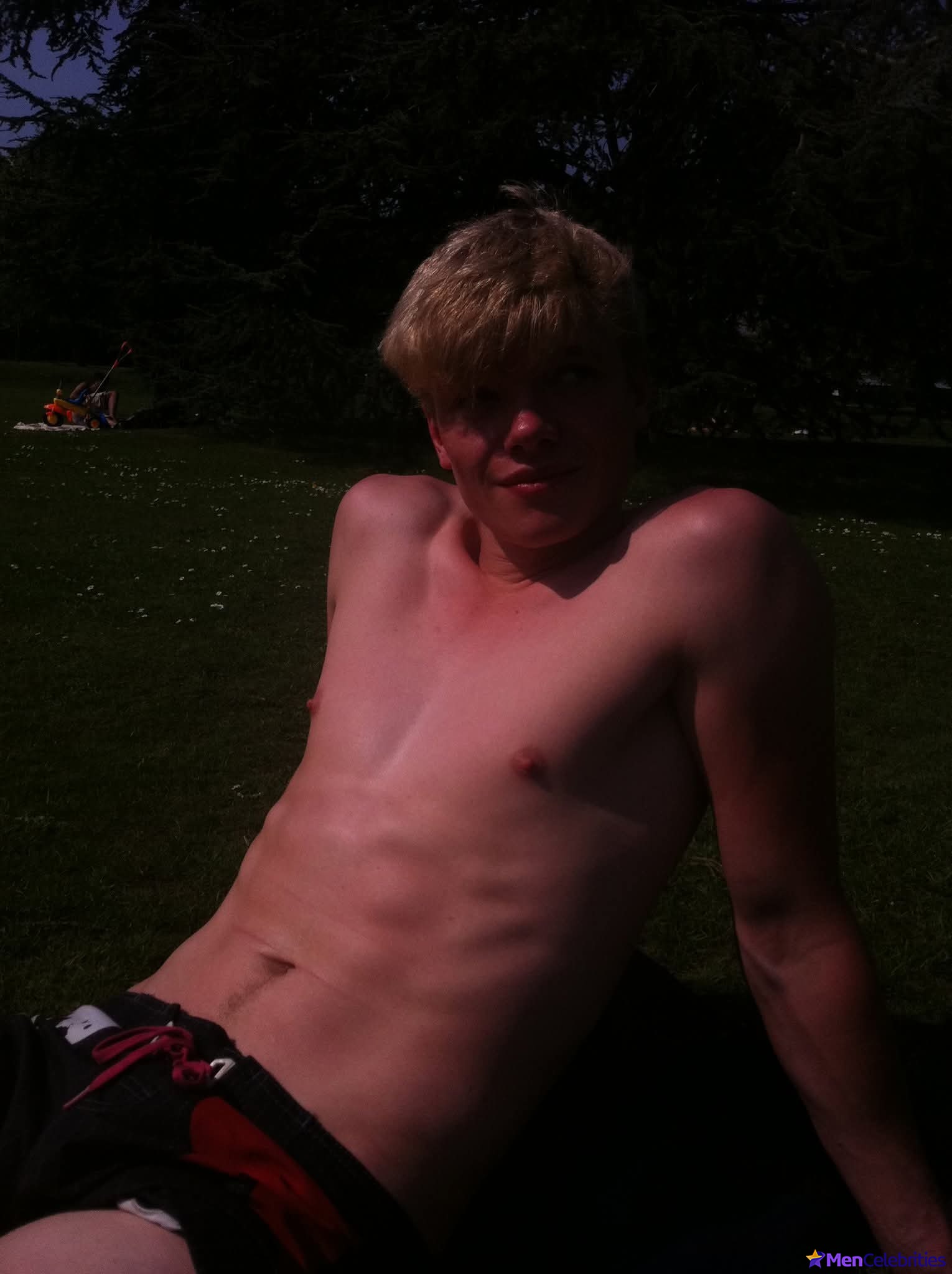 Tom Rhys Harries shirtless and cock bulge pics