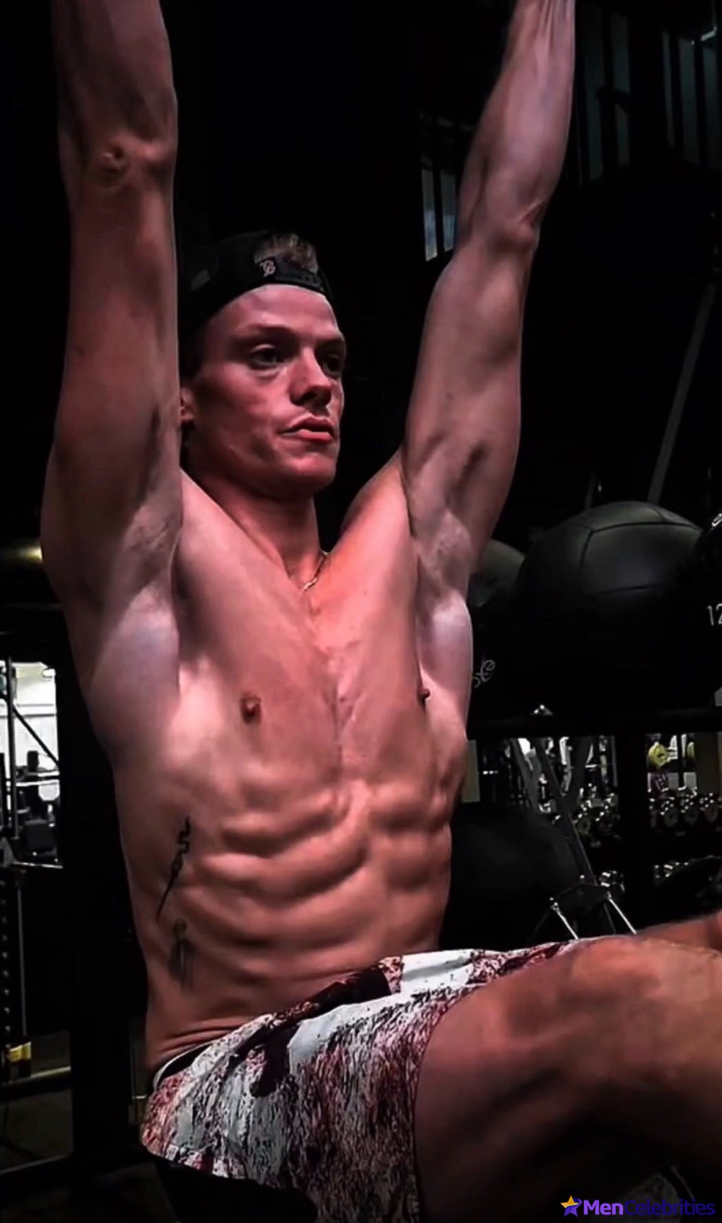 Tom Rhys Harries shirtless and cock bulge pics