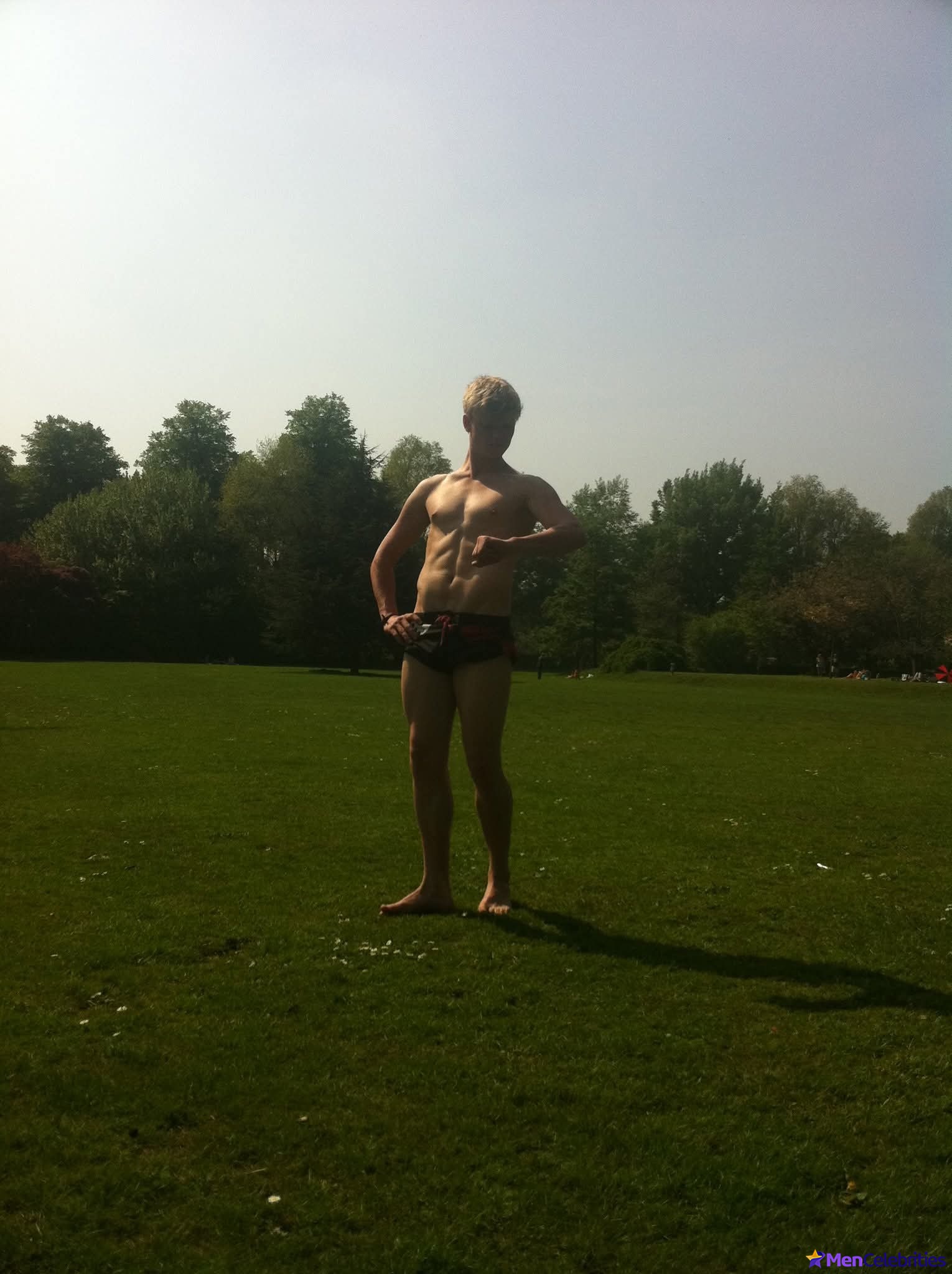 Tom Rhys Harries shirtless and cock bulge pics