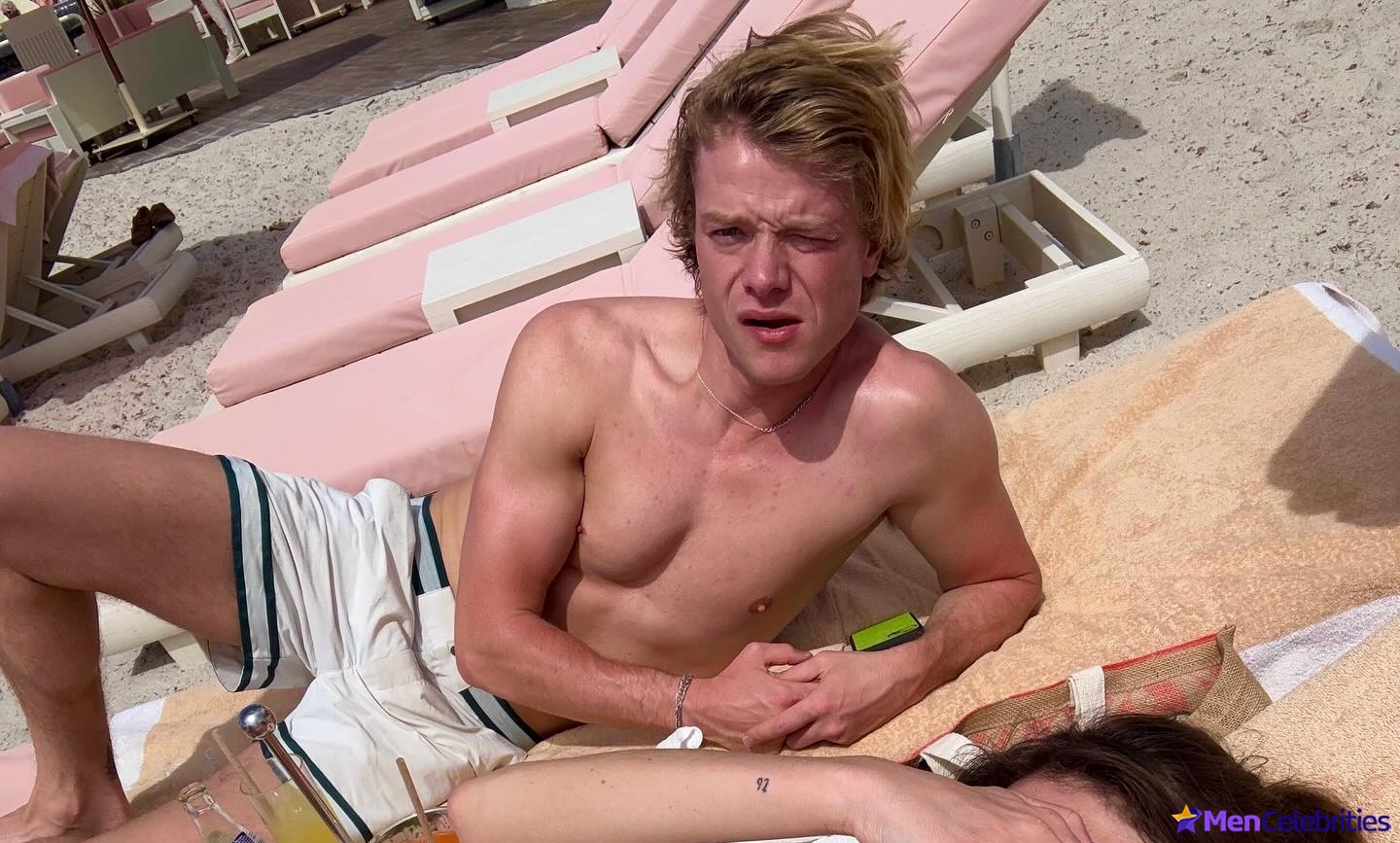 Tom Rhys Harries shirtless and cock bulge pics