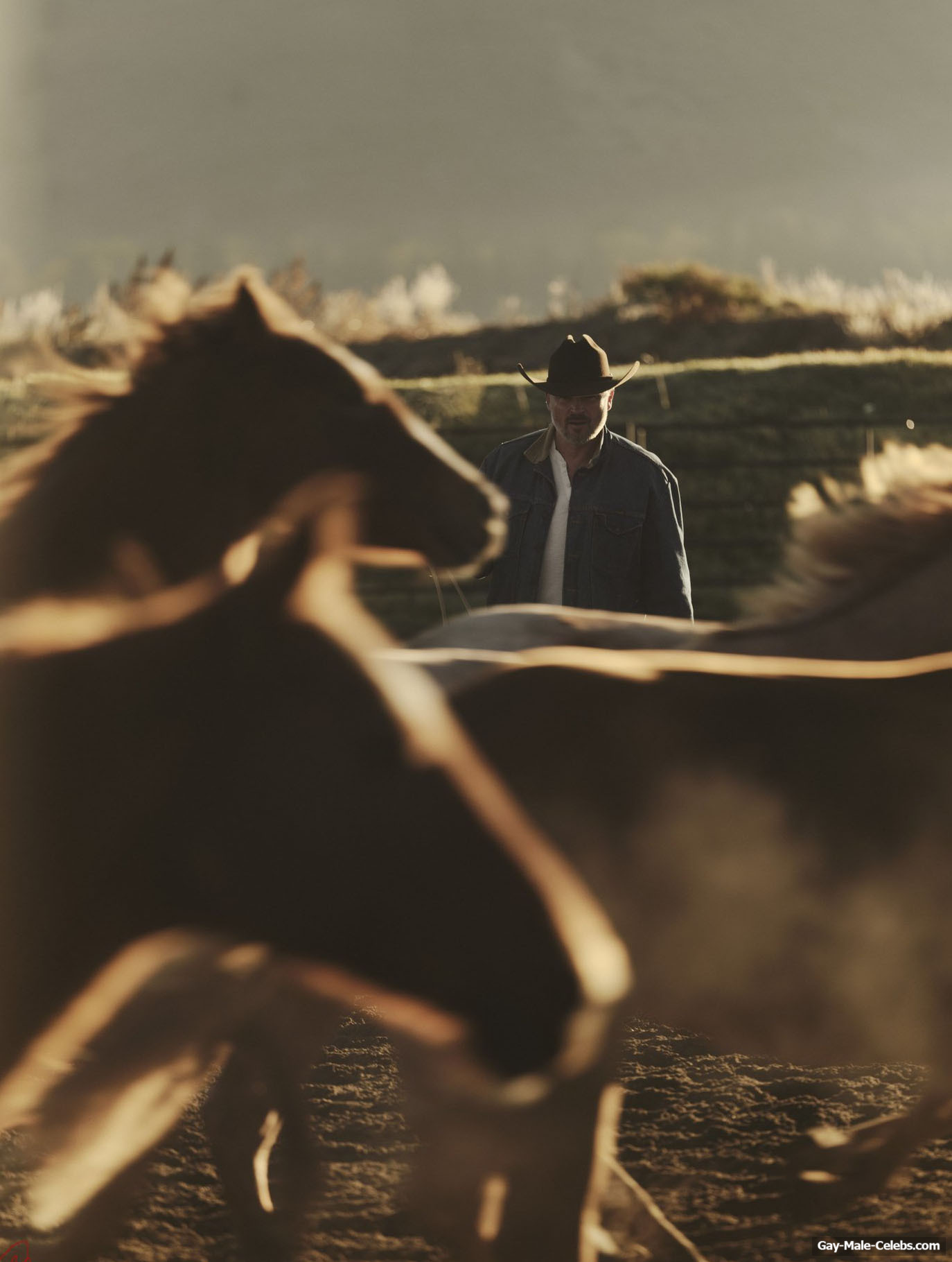 Tom Welling Flashing His Big Cock In The Reflection
