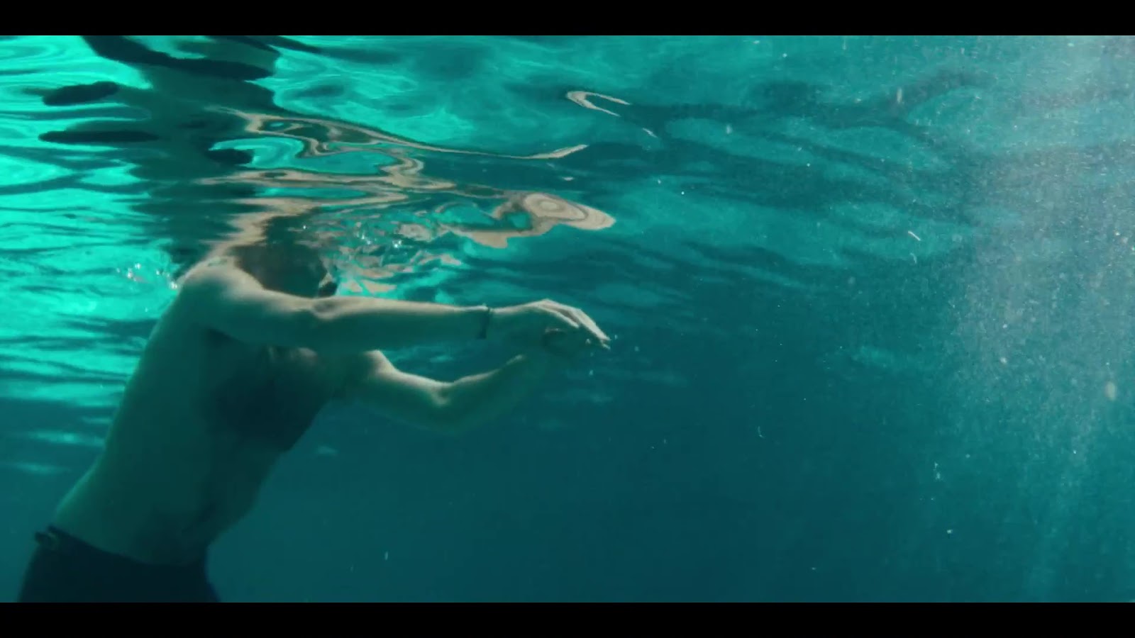 Yoann Gasiorowski Nude Ass Scenes in Paolo